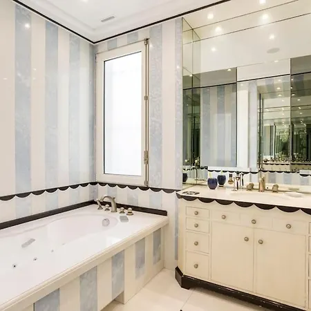 Luxury Spacious Flat With Ac, Eiffel Tower View