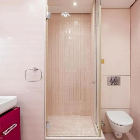 Luxury Spacious Flat With Ac, Eiffel Tower View