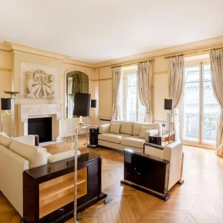 Luxury Spacious Flat With Ac, Eiffel Tower View