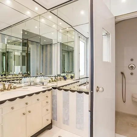 Luxury Spacious Flat With Ac, Eiffel Tower View Appartamento Parigi