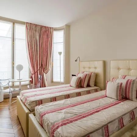 Luxury Spacious Flat With Ac, Eiffel Tower View Paris