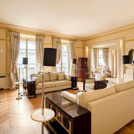 Апартаменты Luxury Spacious Flat With Ac, Eiffel Tower View Париж