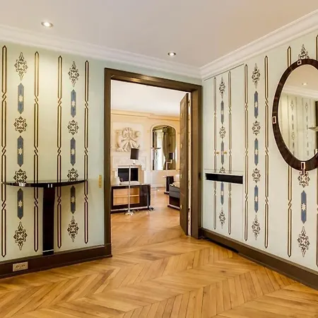 Апартаменты Luxury Spacious Flat With Ac, Eiffel Tower View *
