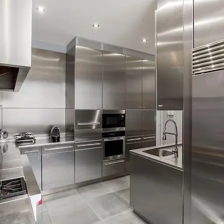 Апартаменты Luxury Spacious Flat With Ac, Eiffel Tower View *