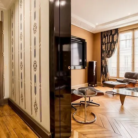 Luxury Spacious Flat With Ac, Eiffel Tower View Апартаменты *